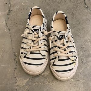 Keds Velcro White with Navy Stripes Kickstart Seasonal Jr size 5.5